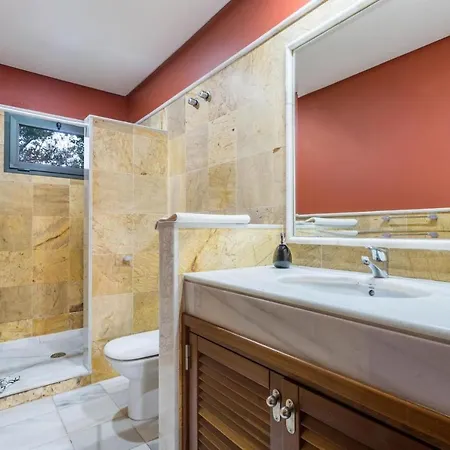 Tania - Independiente Con Piscina Privada *